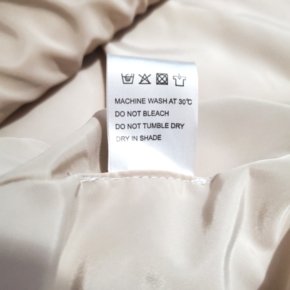 Chicwish asymetric faux fur vest wrap with faux leather belt cream M sleeveless - Picture 13 of 15